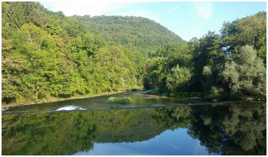 Domaine De Bellevue Gite Du Mont Poupet Marnoz Exteriör bild